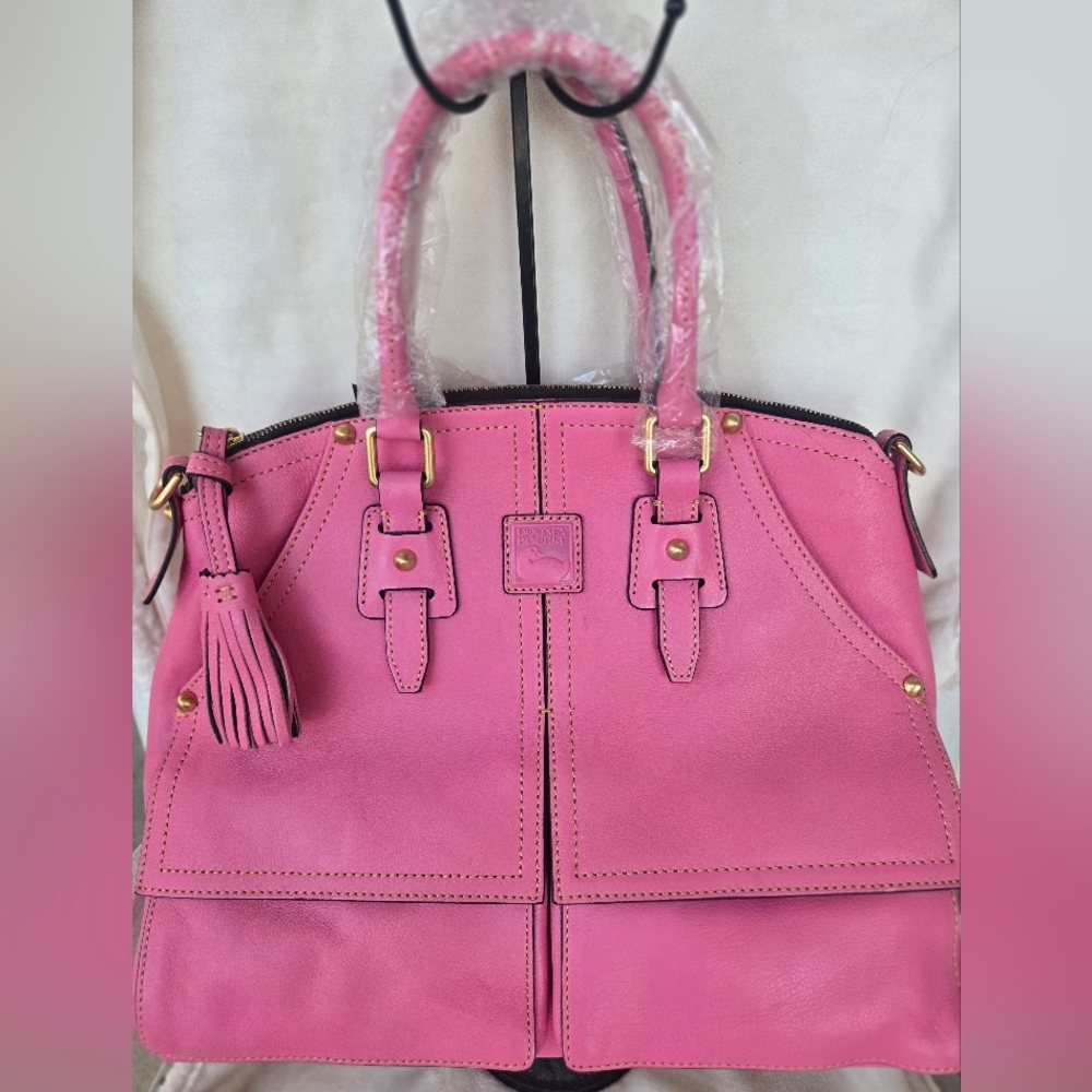 NWT DOONEY AND BOURKE PINK CLAYTON HANDBAG.